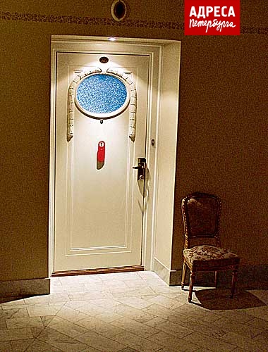 Дверь номера в гостинице «Астория»