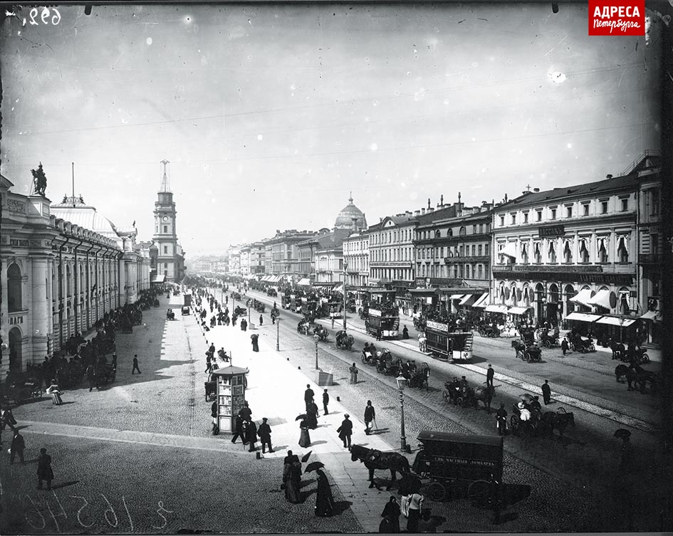 Вид на Невский проспект с уличным киоском-фото1
