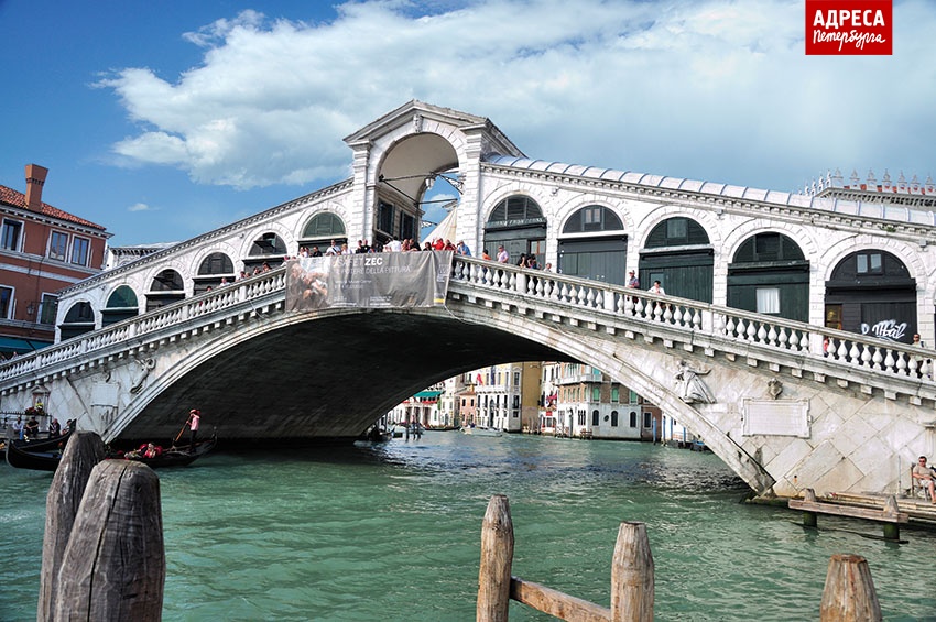 20_2_Grand_Canal_-_Rialto_-_Venice_Italy_Venezia_-_Creative_Commons_by_gnuckx_(4969440919).jpg